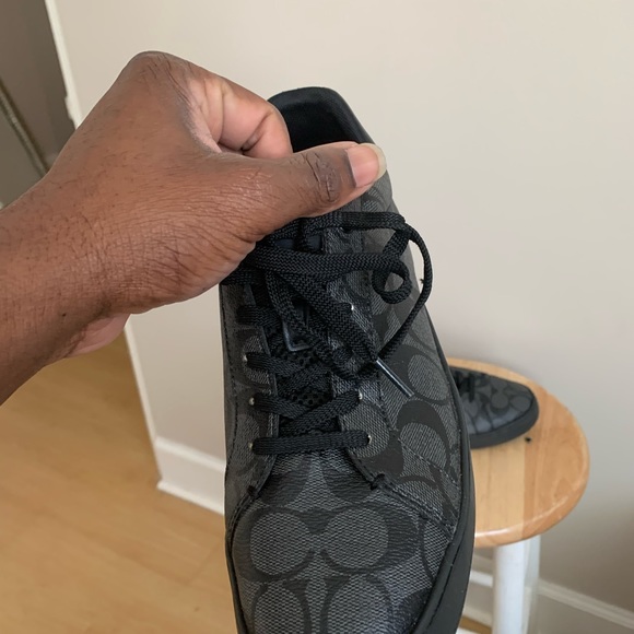 I’m selling my COACH casual shoes size 8.5 men I’m located in Savannah ga - Picture 5 of 6